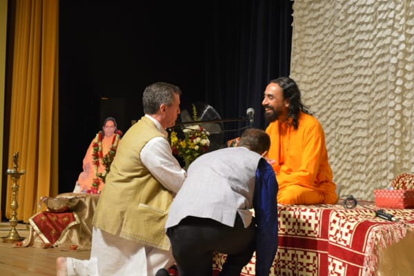 Mayor of Morrisville, NC gives a heart-warming welcome to Swami Mukundananda